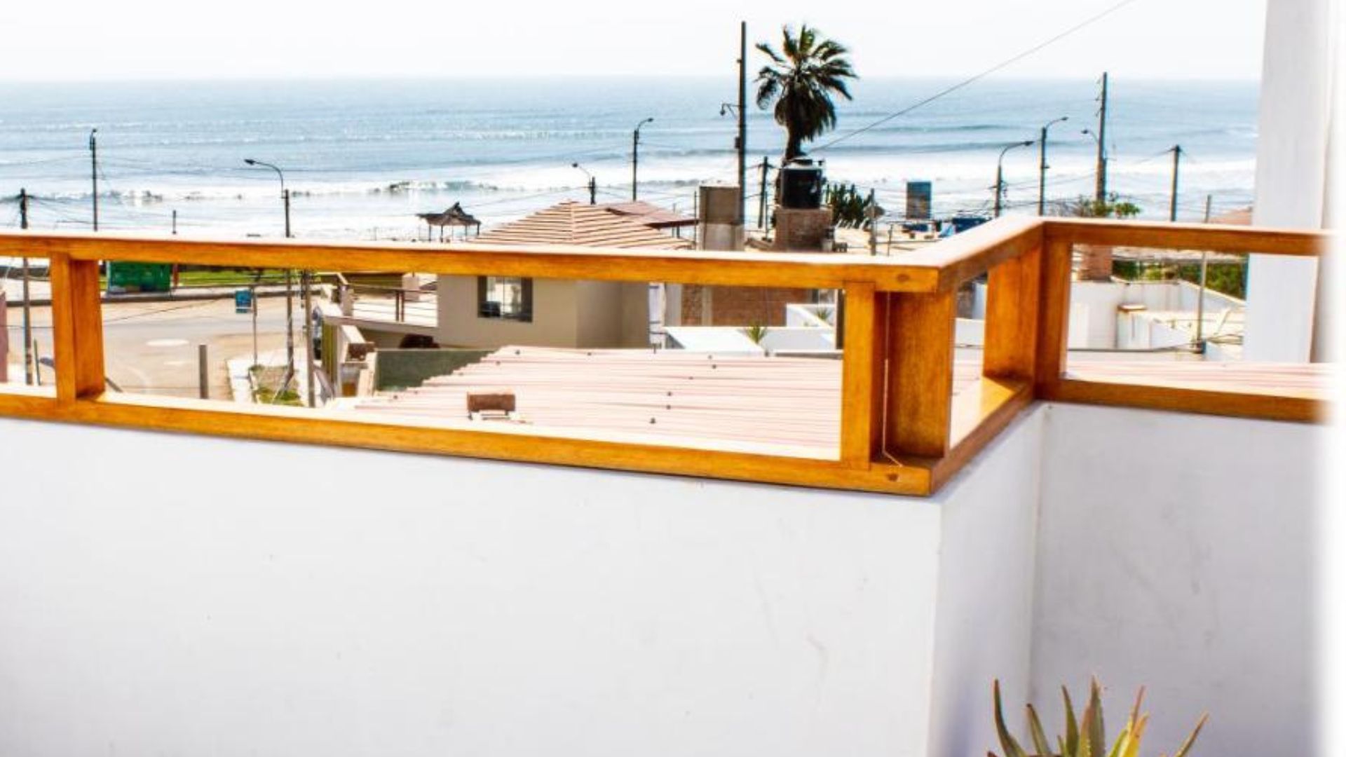 La terrazza della surfhouse con vista sul mare di Huanchaco
