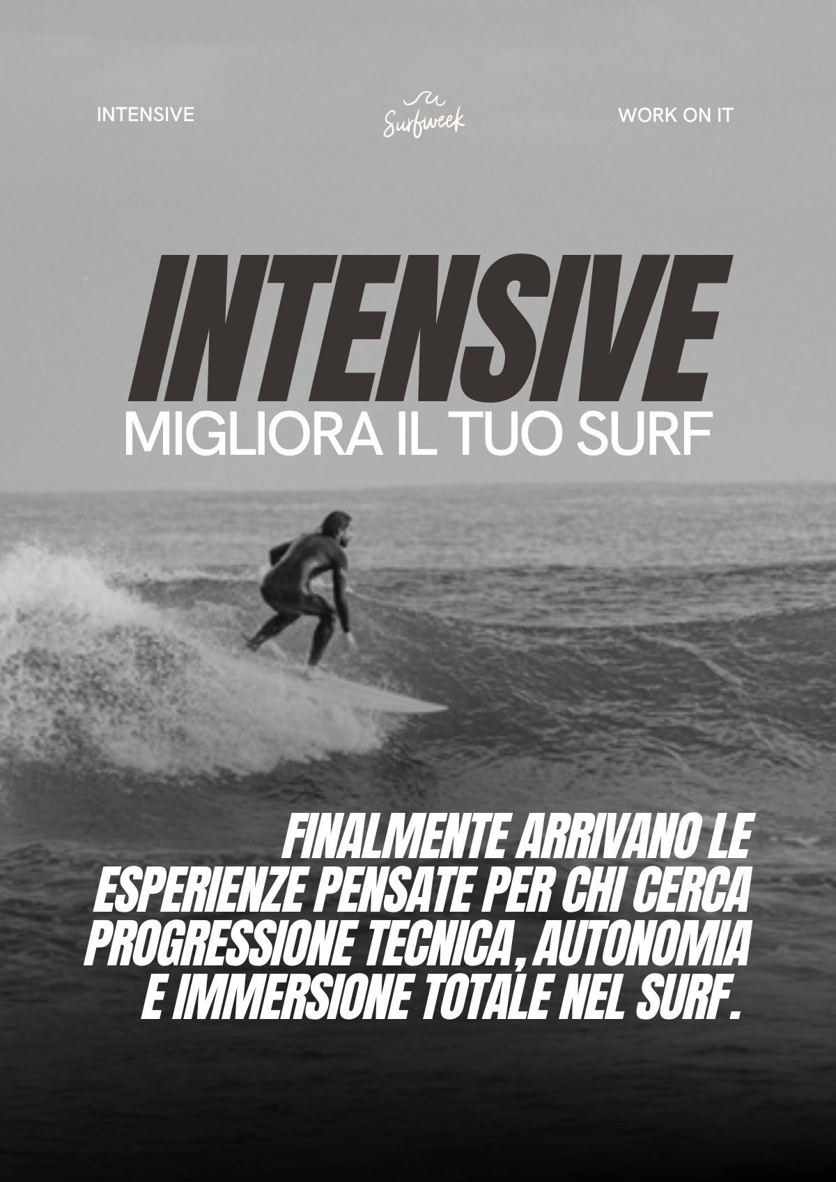 Copertina della brochure SurfWeek Intensive: un surfista in bianco e nero dentro l'onda, con la scritta Migliora il tuo surf