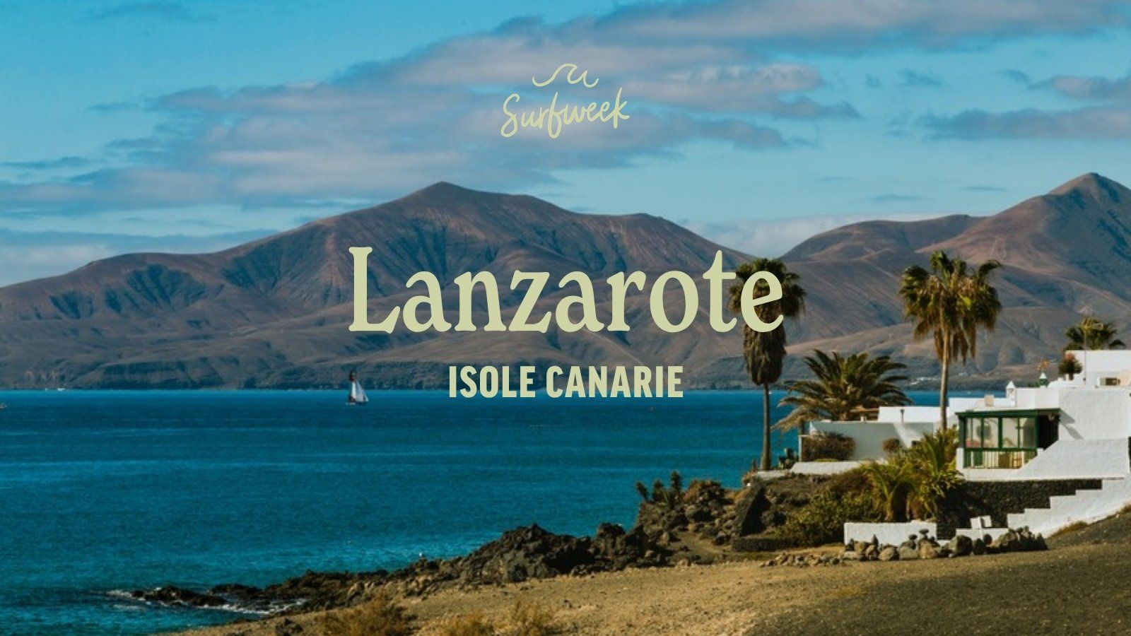 Copertina della brochure Lanzarote: la costa con palme e case bianche, e i vulcani dietro