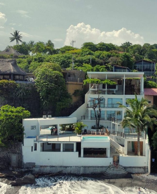 La surfhouse di Laola vista dall’alto, proprio sopra lo spot di El Sunzal