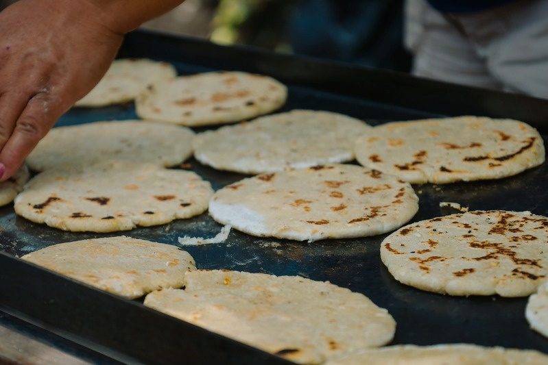 Pupusas preparate a mano, cooking class local