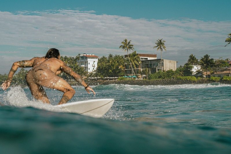Un surfista che rientra in parete durante una session a El Sunzal