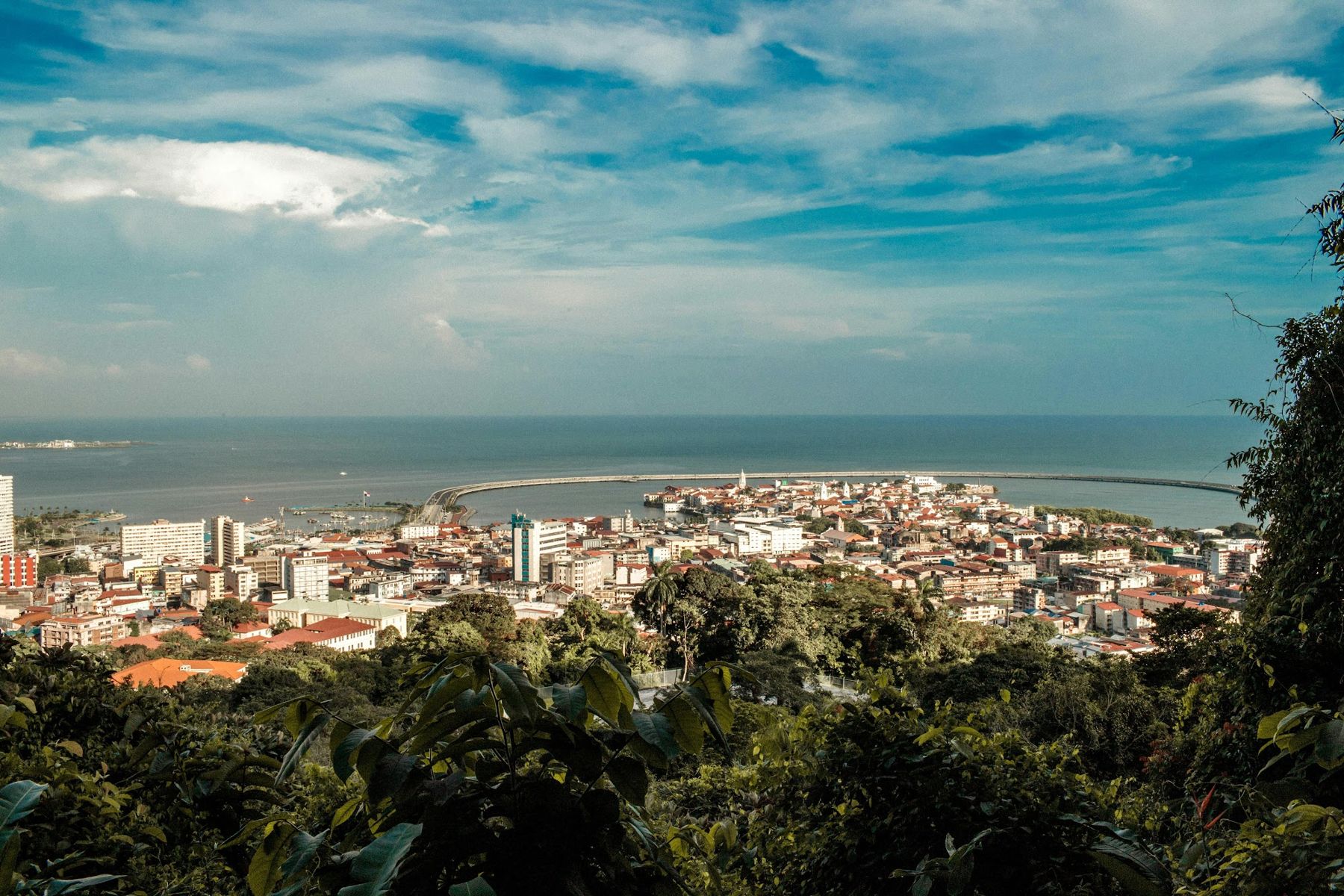 Panama City vista dalla collina, tra il verde e la baia