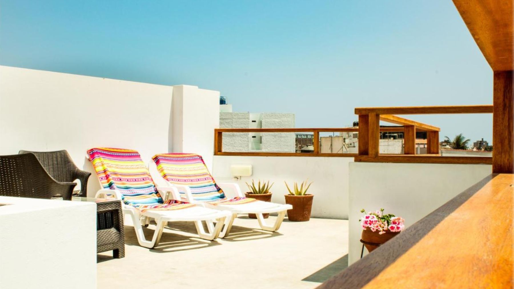 I lettini sulla terrazza al sole